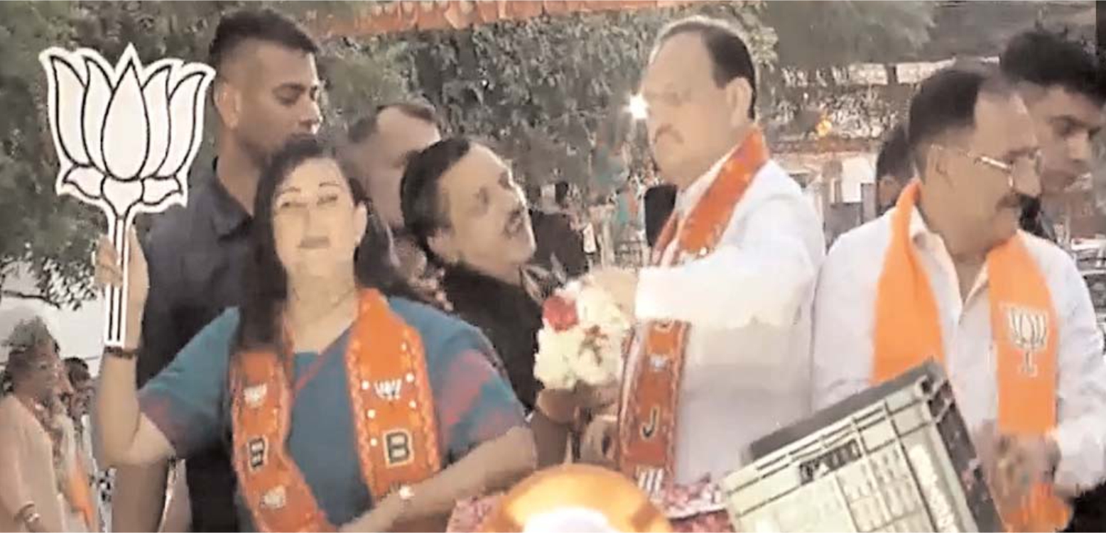 जेपी नड्डा इत्यनेन बांसुरीस्वराजस्य कृतेरोडशो कृतम्, केजरीवालं भृशं लक्ष्यं कृतम