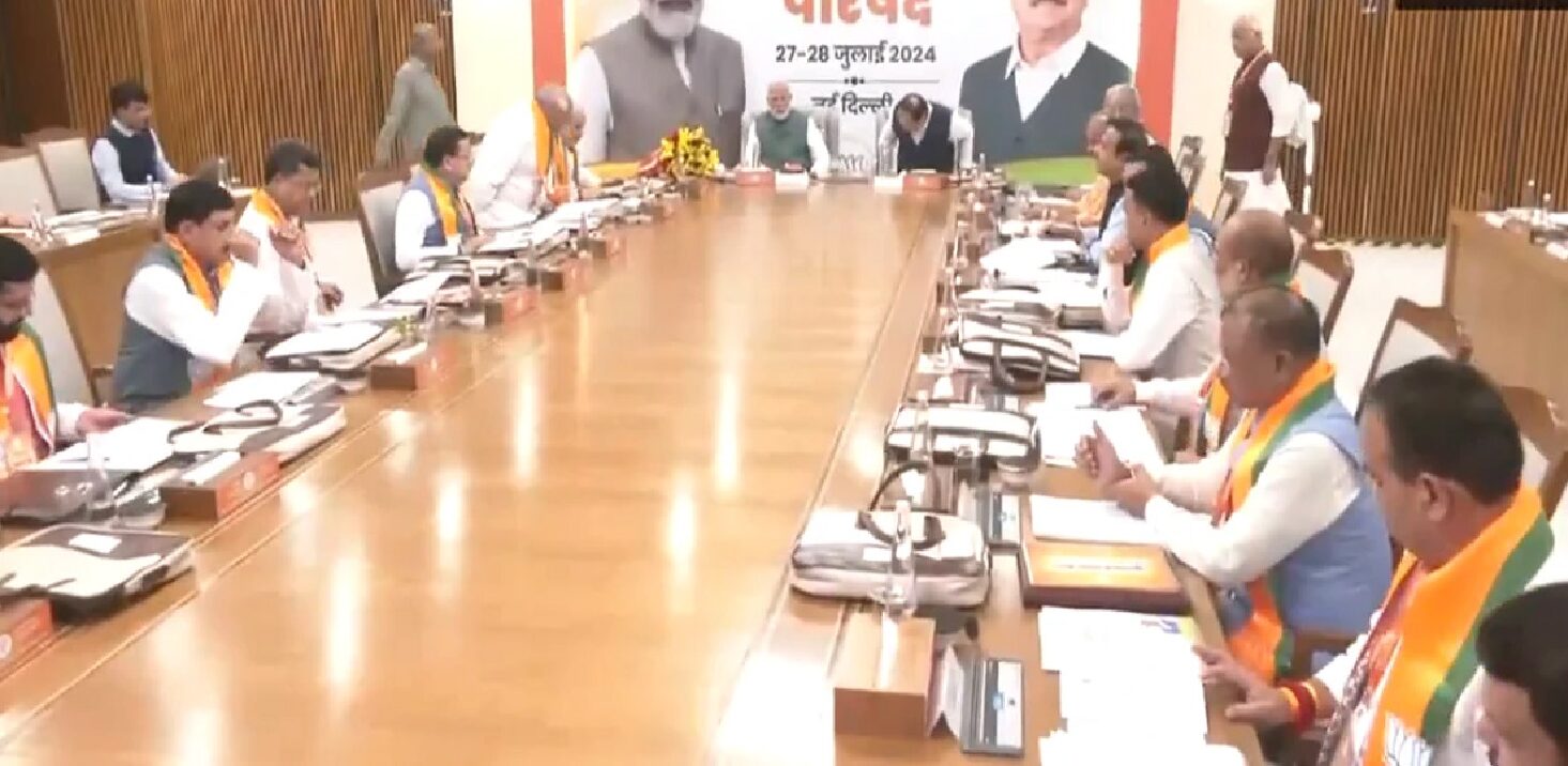 भाजपा शासितराज्यस्य मुख्यमंत्रिणा सह, शाह-नड्डा, योगी च सह पीएम मोदी इत्यस्य संगोष्ठीं अपि उपस्थिताः आसन्