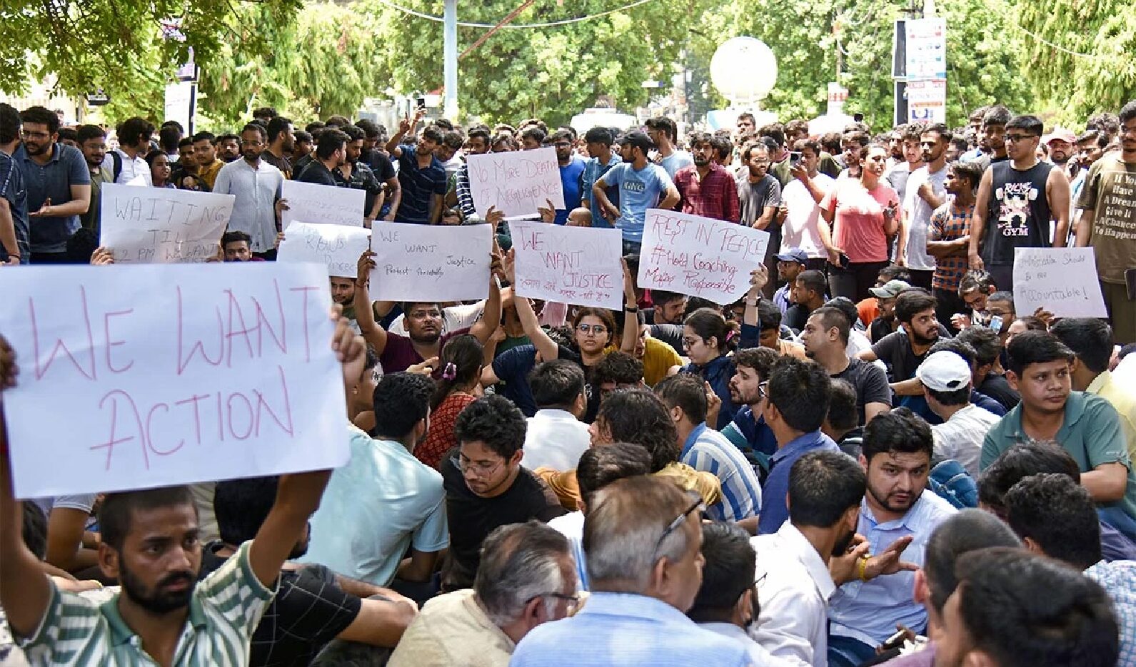 प्रशिक्षणकेन्द्रे छात्राणां मृत्योः उत्तरदायी कः ?