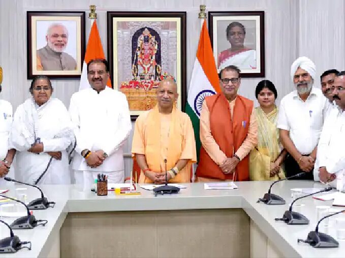 मुख्यमंत्री योगी आदित्यनाथ: उक्तवान्-प्रमाणसहितं अधिकारिणां शिकायतां कुर्वन्तु,क्रियान्वयनं भविष्यन्ति