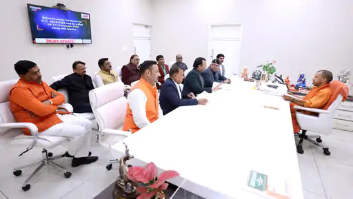 मुख्यमंत्री उवाच-९००० स्वच्छताकर्मी दीयते, केवलं ४००० एव उपयुज्यतेभाजपा विधायक पार्षदस्य सम्मुखे उक्तवान्-ते कम्बलमपि न वितरन्ति