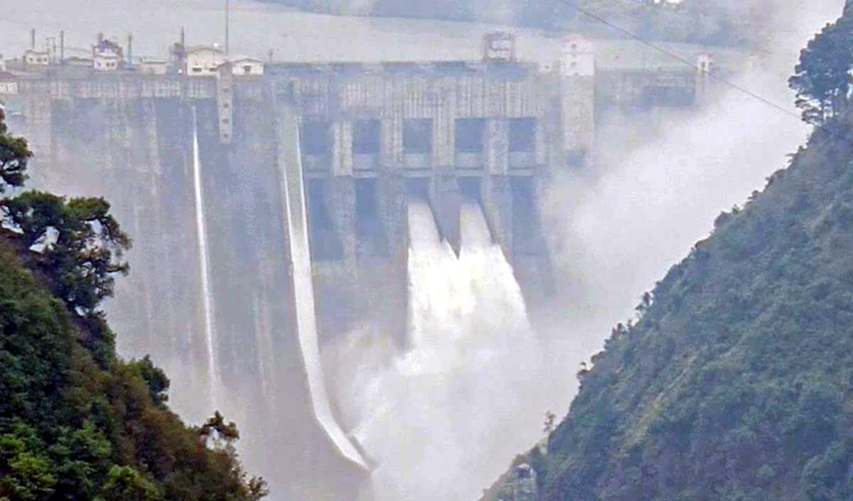 भारतस्य जलप्रहारस्य कारणेन पाकिस्तानदेशः आतज्र्तिः भवितुं आरब्धवान्