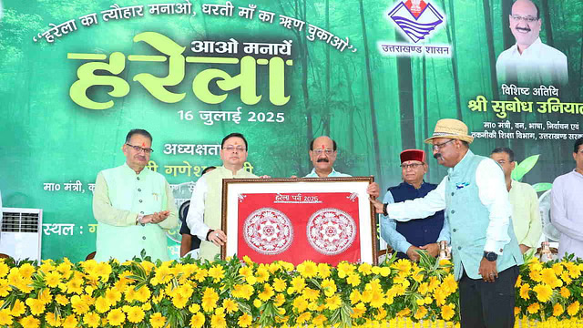 उत्तराखण्डस्य मुख्यमंत्री पुष्करसिंह धामी हरेला महोत्सवे पौधानि रोपितवान्, अस्मिन् विशेषविषये कार्यक्रमस्य आयोजनं कृतम्