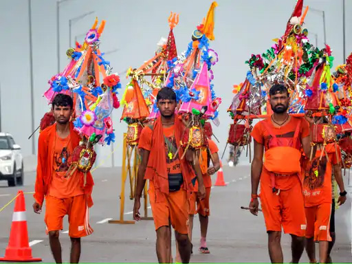 प्रयागराजे जिलाधिकारिण: कांवड़यात्रायाः, सुरक्षायाः विशेष व्यवस्थायाः, भक्तानाम् सुविधानां च सज्जतां कृतवान् अस्ति
