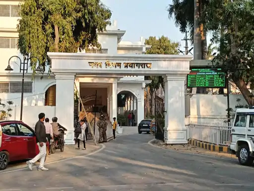९ जुलाई दिनाङ्के राज्यस्य निगम कर्मचारिणः प्रतीकात्मकं हड़तालं करिष्यन्ति-राज्य कर्मचारि सङ्घस्य निर्णयानन्तरं कर्मचारिणः नगरायुक्ताय सूचनां समर्पितवन्तः