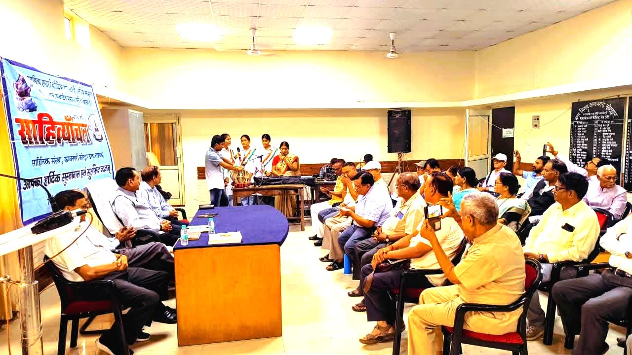 कण्वनगर्यां साहित्याञ्चलस्य भव्या काव्यसभा सम्पन्ना