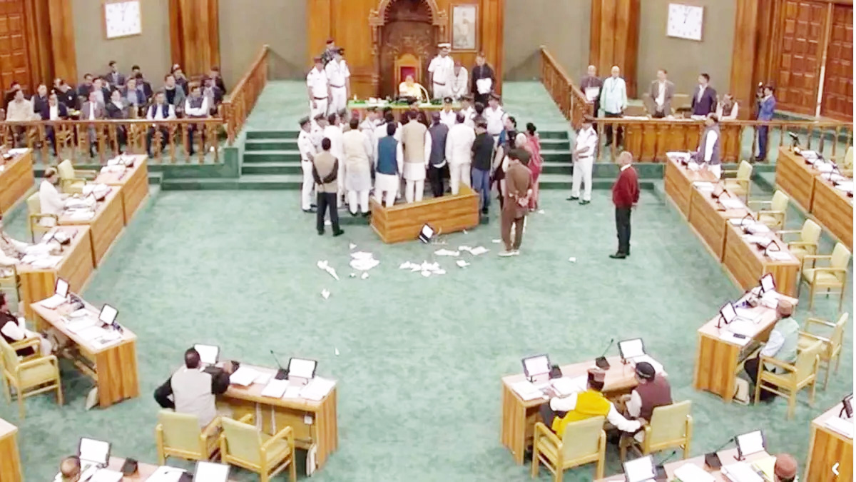 विधानसभानिर्वाचनार्थं भाजपा-काङ्ग्रेसयोः स्पर्धा तीव्रताम् अवाप्नोति, मुख्यमन्त्री धामी विकासं केन्द्रे स्थापयित्वा विरोधं चुनौतीं ददाति