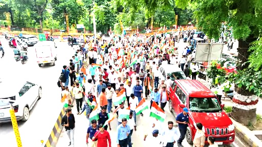 स्वातन्त्र्यस्य ७९ वर्षस्य अवसरे प्रयागराजनगरे स्वातन्त्र्यदिवसः महता धूमधामेन उत्साहेन च आचरितः