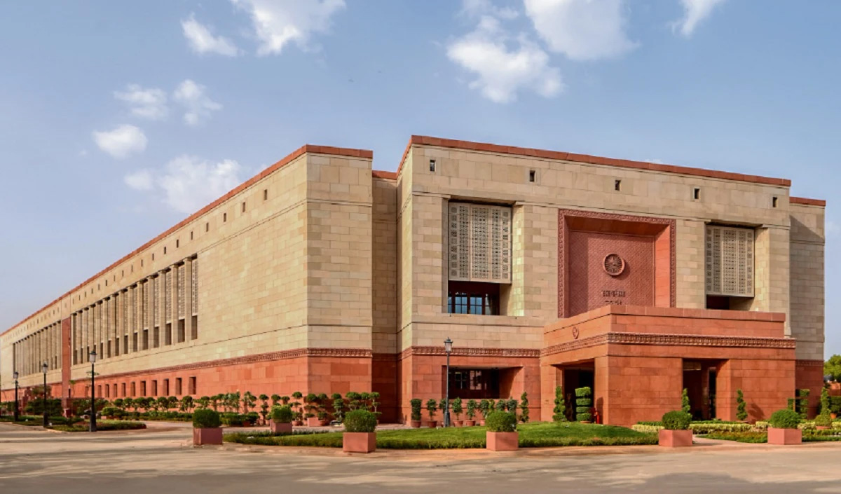 लोकसभा राज्यसभा च अनिश्चितकालं यावत् स्थगितम्, मानसून सत्रं कोलाहलेन भ्रष्टम्