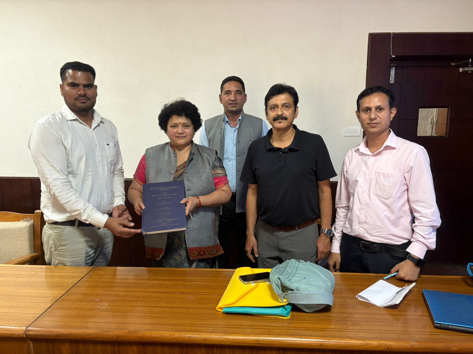 कृष्णपालनेगिना डॉ. सुभाषचन्द्रस्य मार्गनिर्देशने भौतिकी विषये पीएचडी शोधोपाधिः अवाप्तः