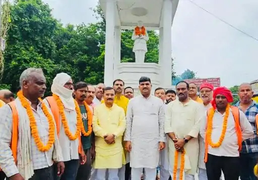 ‘सपा-सर्वकारे अपराधिनां रक्षणं अभवत्’-संगठनमन्त्री धर्मपालसिंहः प्रयागराजं आगत्य शक्तिकेन्द्रस्य समन्वयकानां कृते टिप्सं दत्तवान्