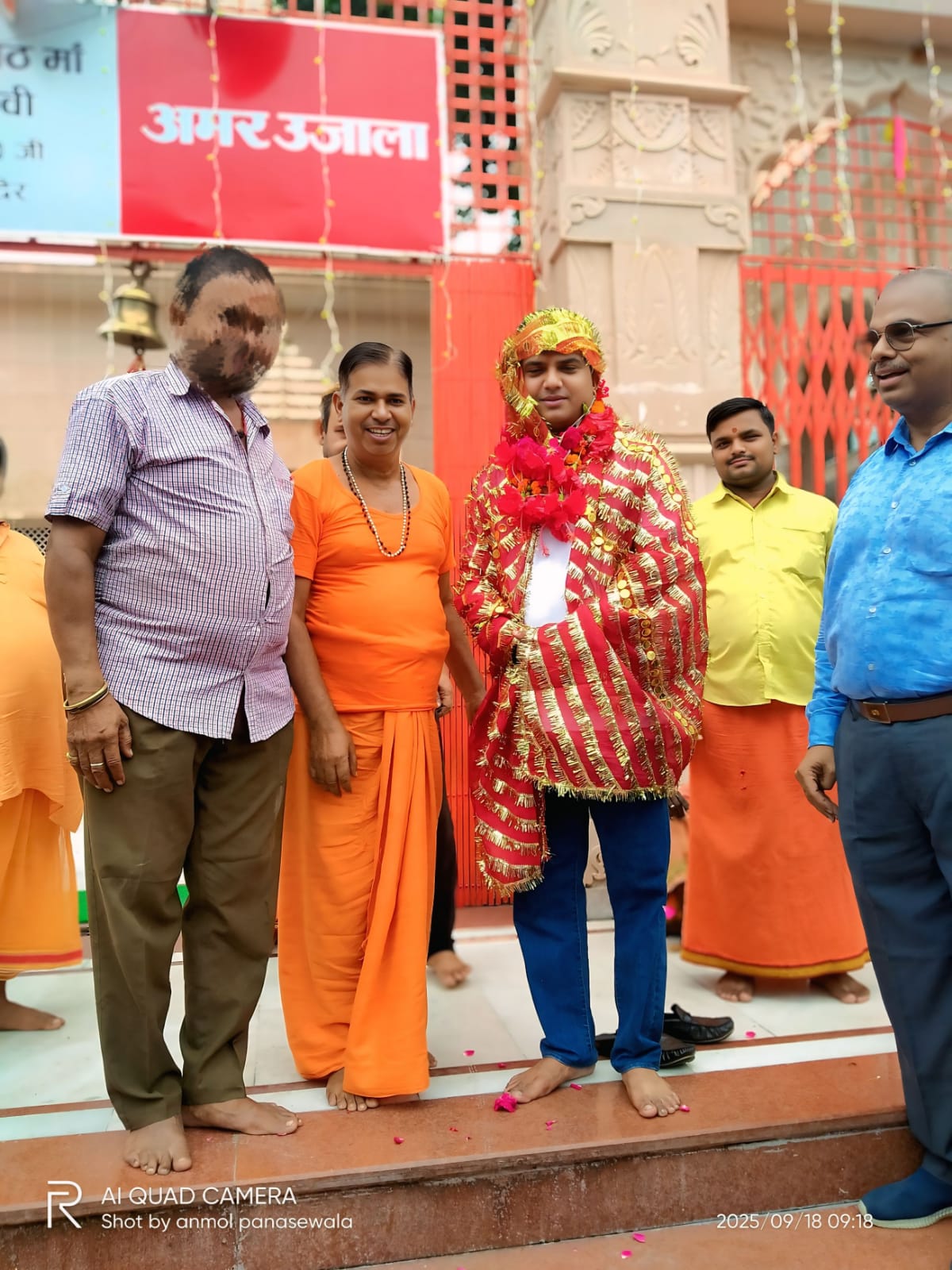 मीरापुर स्थित सिद्धपीठ ललिता देवी मन्दिरे मां ललिता देव्या: भव्य-आकर्षक शृंगारमभवत् । जिलाधिकारी श्री मनीष वर्मा सहितं चीफ वार्डेन अनिल अग्रवाल: विधिवत् पूजा अर्चनां कृतवन्त:।