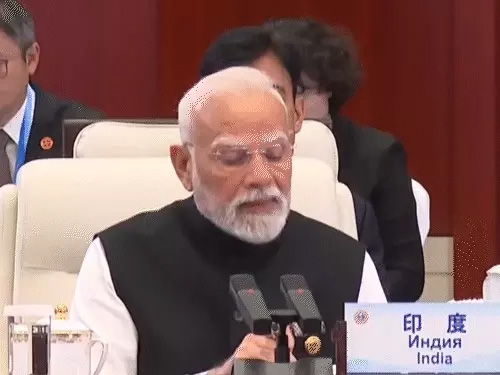 चीनदेशे पाकिस्तानस्य प्रधानमंत्री इत्यस्य सम्मुखे पहलगाम-आक्रमणस्य निन्दा-एससीओ-सदस्यः अवदत्-आतंकवादिनः दण्डयितुं आवश्यकम्