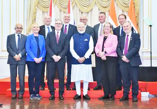 भारते ९ यूके विश्वविद्यालयाः परिसरं उद्घाटयिष्यन्ति-भारतीयवायु सेनायाः प्रशिक्षकाः यूके रॉयल वायुसेनायाः प्रशिक्षणं ददातु