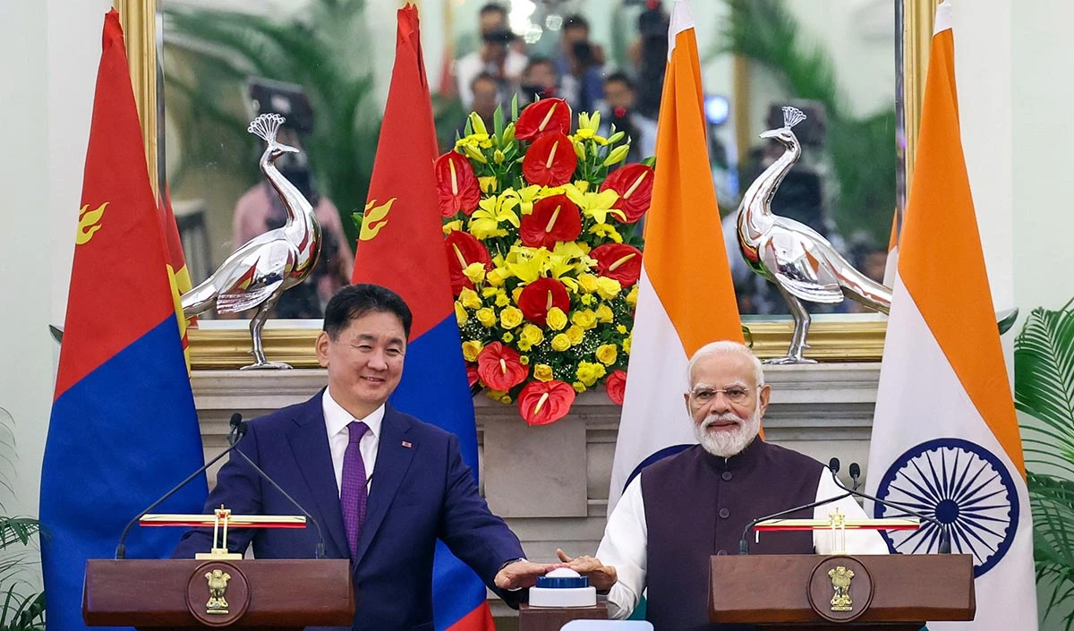 प्रधानमंत्री मोदी महोदयेन मङ्गोलियादेशेन सह सामरिक साझेदारीम् स्थापयित्वा चीन-रूसयोः प्रभावस्य सन्तुलनं कृतवान्