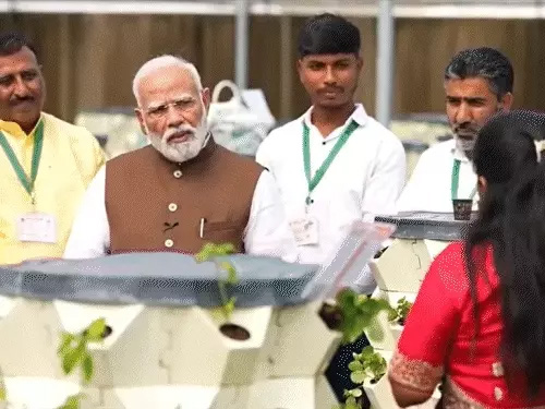 मोदी महाभाग: अवदत् यत् वयं बीजतः विपण्यपर्यन्तं सुधारान् कार्यान्वितवन्तः-पूर्वसर्वकाराः कृषिं त्यक्तवन्तः; ३५,००० कोटिरूप्यकाणां कृषियोजनानां प्रारभत्