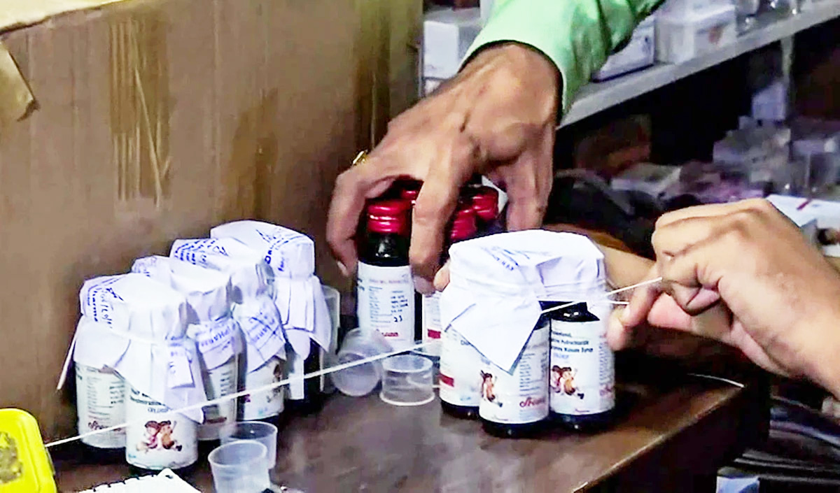 राजस्थान-मध्यप्रदेशयोः कफ-सिरप-सम्बद्धानां बालकानां मृत्योः कारणात् देशस्य औषध-नियामक-व्यवस्थायाः विषये गम्भीराः प्रश्नाः उत्पन्नाः सन्ति