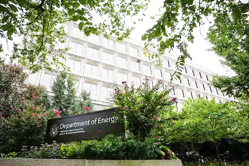 अस्य बन्दीकरणेन अमेरिकादेशस्य परमाणुशस्त्राणि अपि प्रभावितानि- ऊर्जासचिवः अवदत्-सुरक्षावित्तपोषणस्य ८ दिवसाः अवशिष्टाः सन्ति