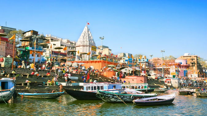 काशीनगरे गङ्गायाः तटे देशस्य प्रथमं जहाजमरम्मतकेन्द्रं निर्मितं भविष्यति इति उत्तरप्रदेशसर्वकारेण सह ज्ञापनपत्रे हस्ताक्षरं कृतम्