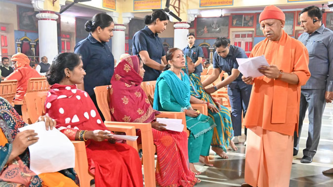 सर्वकारी क्रियान्वयनं-समाजकल्याणविभागस्य चत्वारः अधिकारिणः भ्रष्टाचारस्य आरोपेण निष्कासिताः, त्रयाणां पेन्शनं च कर्तनं भविष्यति