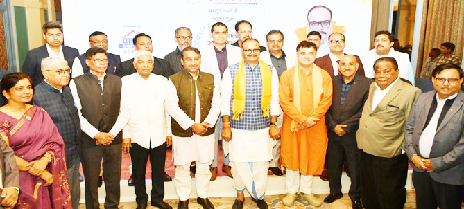 प्रयागराजे उपमुख्यमंत्री ब्रजेश पाठक: उक्तवान्-आघात केन्द्रेषु गम्भीररोगिणां निःशुल्क चिकित्सा, कार्यक्रमे वैद्याः सम्मानिताः