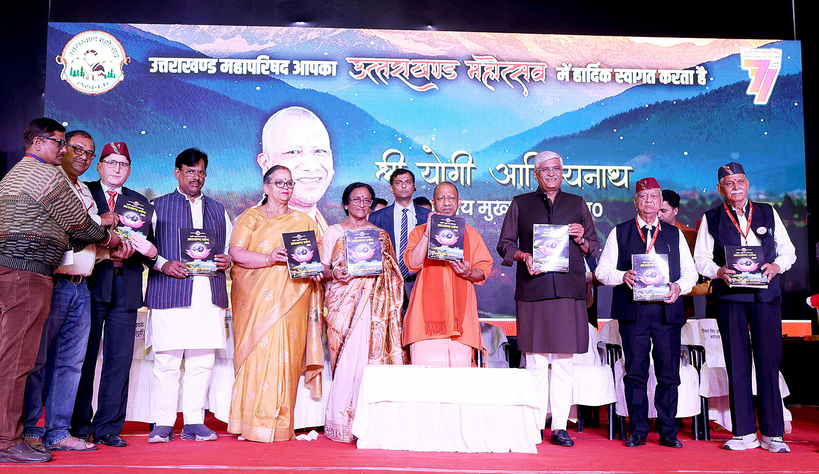 मुख्यमंत्री योगी आदित्यनाथ: लखनऊ नगरे ‘उत्तराखण्ड महोत्सवे’ उक्तवान् यत् देवभूमितः उत्पन्नाः नद्यः राज्यं उर्वरं कुर्वन्ति