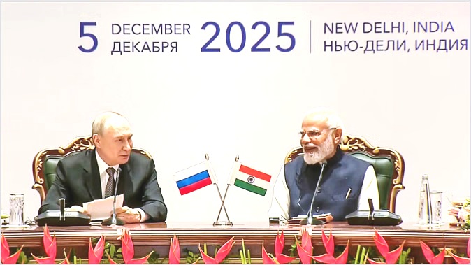 प्रधानमंत्री मोदी उक्तवान् यत्, ‘भारत-रूसयोः मैत्री ध्रुव-तारक: इव स्थिरः अस्ति-‘ पुतिन अवदत् यत् वयं निर्बाधं तैलस्य आपूर्तिं करिष्यामः