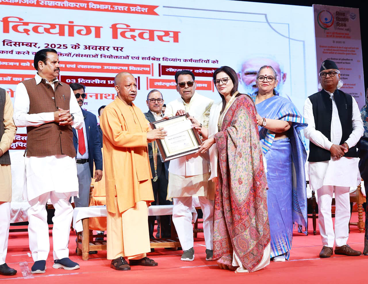 विश्व दिव्यांग दिवसः-मुख्यमंत्री योगी उक्तवान्-परिवारस्य समाजस्य च समर्थनस्य अभावात् विकलाङ्गजनानाम् उपेक्षा भवति