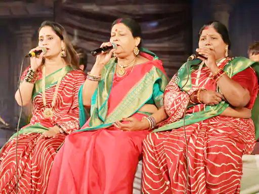 राष्ट्रियशिल्पमेलायां भक्ति-लोकनृत्यस्य संगमः-सांस्कृतिकसन्ध्यायां मंत्रमुग्धाः प्रेक्षकाः, अद्य कविसम्मेलनं मुशायरा च भविष्यति