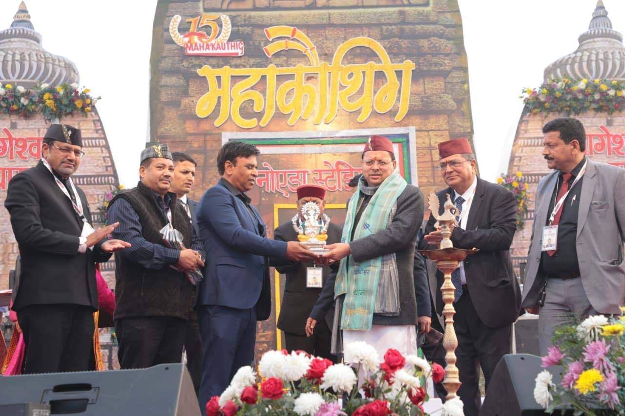 नोएडानगरे मिनी उत्तराखण्डे मुख्यमंत्री धामी महाकौथिकं प्राप्तवान्-प्रवासिनः कथितवान् यत् ते देवभूमिसंस्कृतेः ब्राण्ड एम्बेसडरः भवेयुः, जनसांख्यिकीयस्य रक्षणं करिष्यन्ति