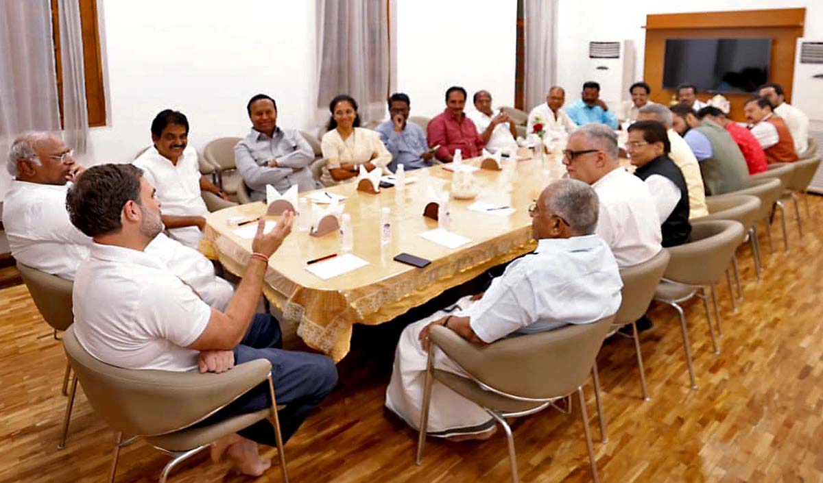 दम्भराजनीतिः, दुर्बलनेतृत्वं च २०२५ तमे वर्षे भारतगठबन्धनं भग्नं कृतवान्