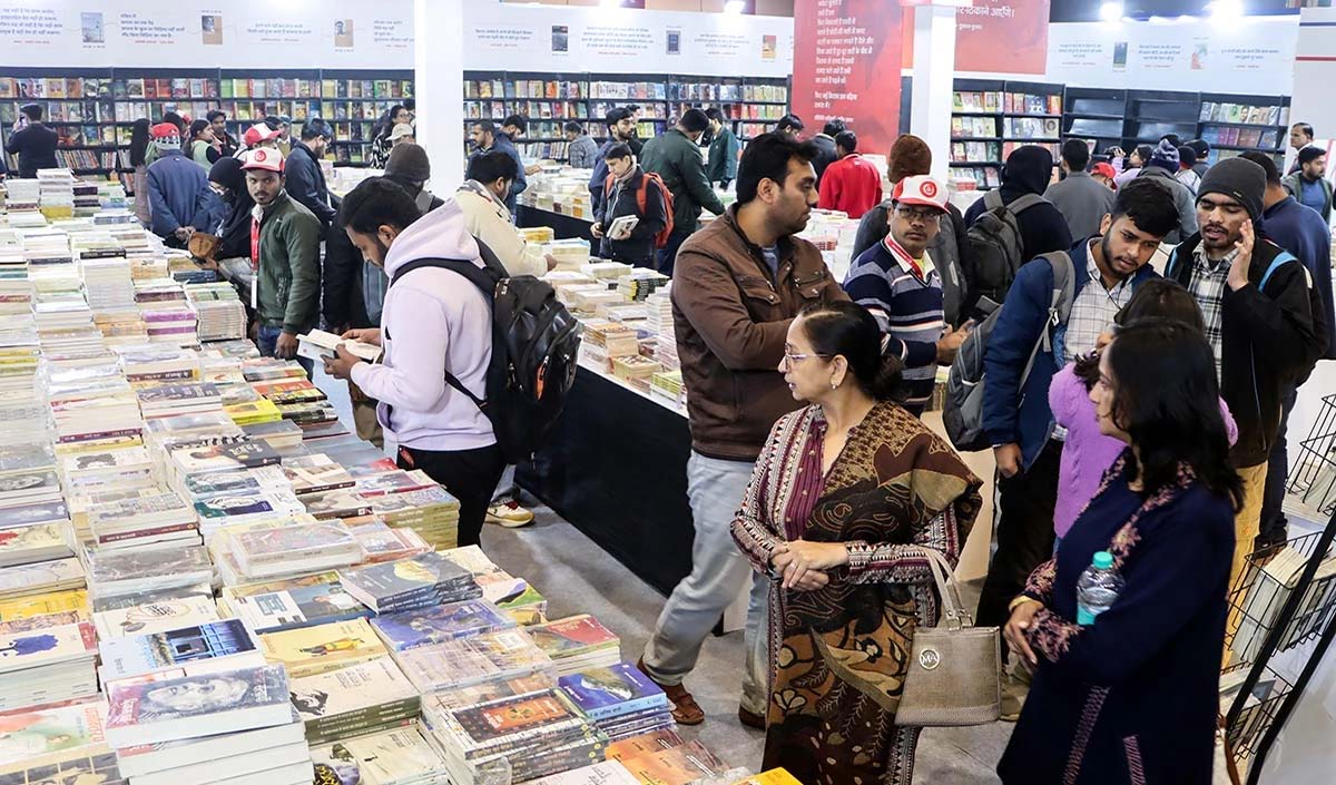 पठनस्य ज्वाला पुस्तकैः सह बन्धनं च अखण्डम्