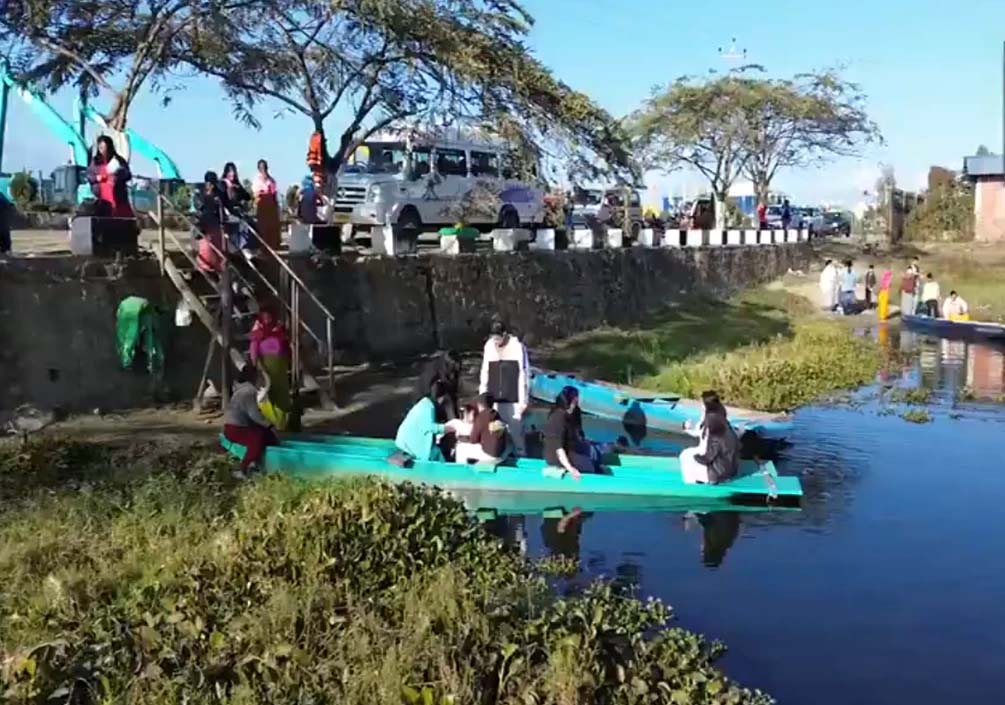 मणिपुरे शान्तिः पुनः आगता-पर्यटकाः आशापूर्णाः क्षेत्राणि लोकटकसरोवरं प्रति प्रत्यागच्छन्ति